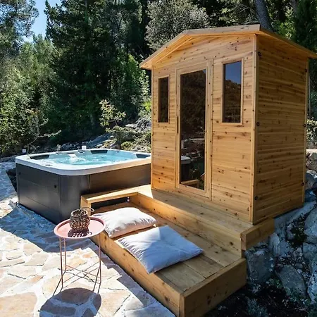 Nella Villa