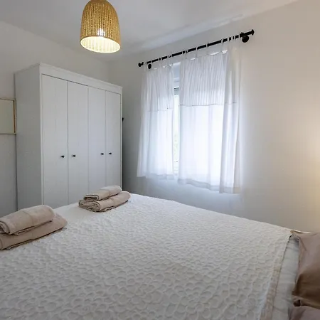 Nella Villa